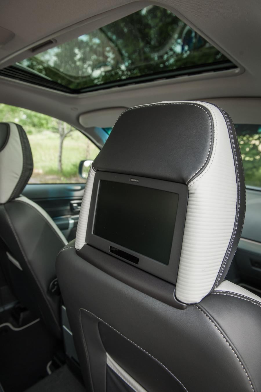  Volvo XC90 D5 R-Design 2012 года  (фото 3 из 21)